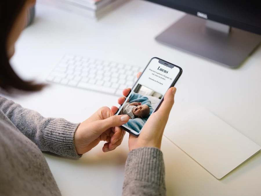Geboortekaartje versturen via WhatsApp, e-mail of QR-code