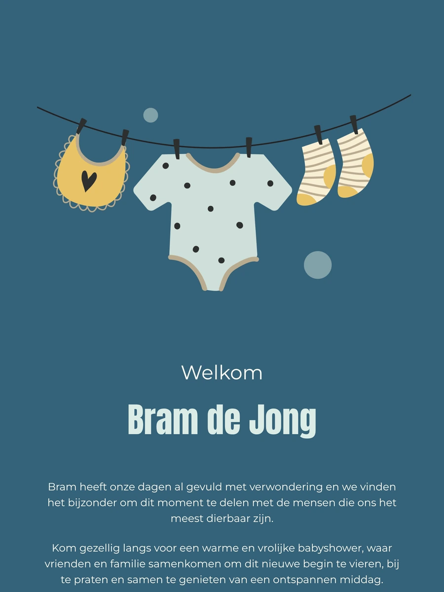 Stijlvol online geboortekaartje met babykleertjes